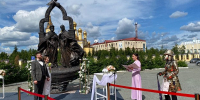 В Надыме День семьи, любви и верности отметили свадьбами - ТРК Надым